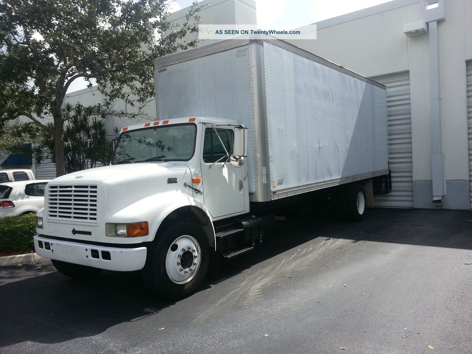 1999 International 4700 Box Trucks / Cube Vans photo
