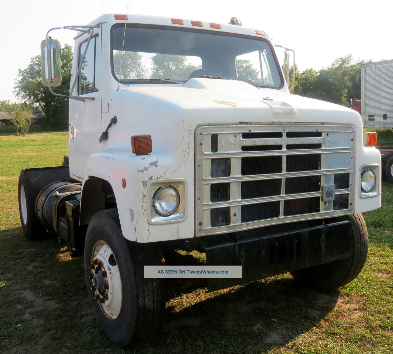 1985 International 2155 Daycab Semi Trucks photo