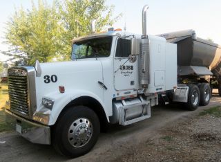1999 Freightliner Classic / Fld12064sd photo