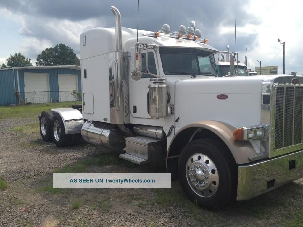2006 Peterbilt Sleeper Semi Trucks photo