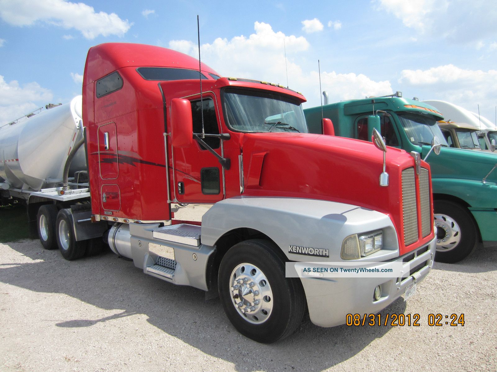 2005 Kenworth T - 600 Sleeper Semi Trucks photo