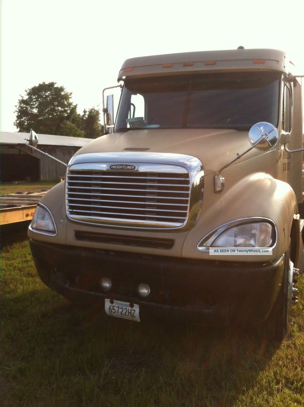 2002 Freightliner Columbia Sleeper Semi Trucks photo