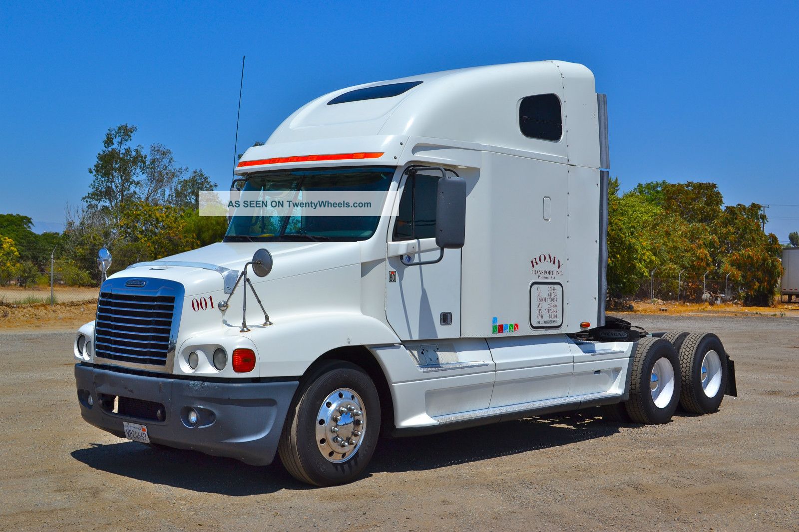 2005 Freightliner Cst - 120 Sleeper Semi Trucks photo