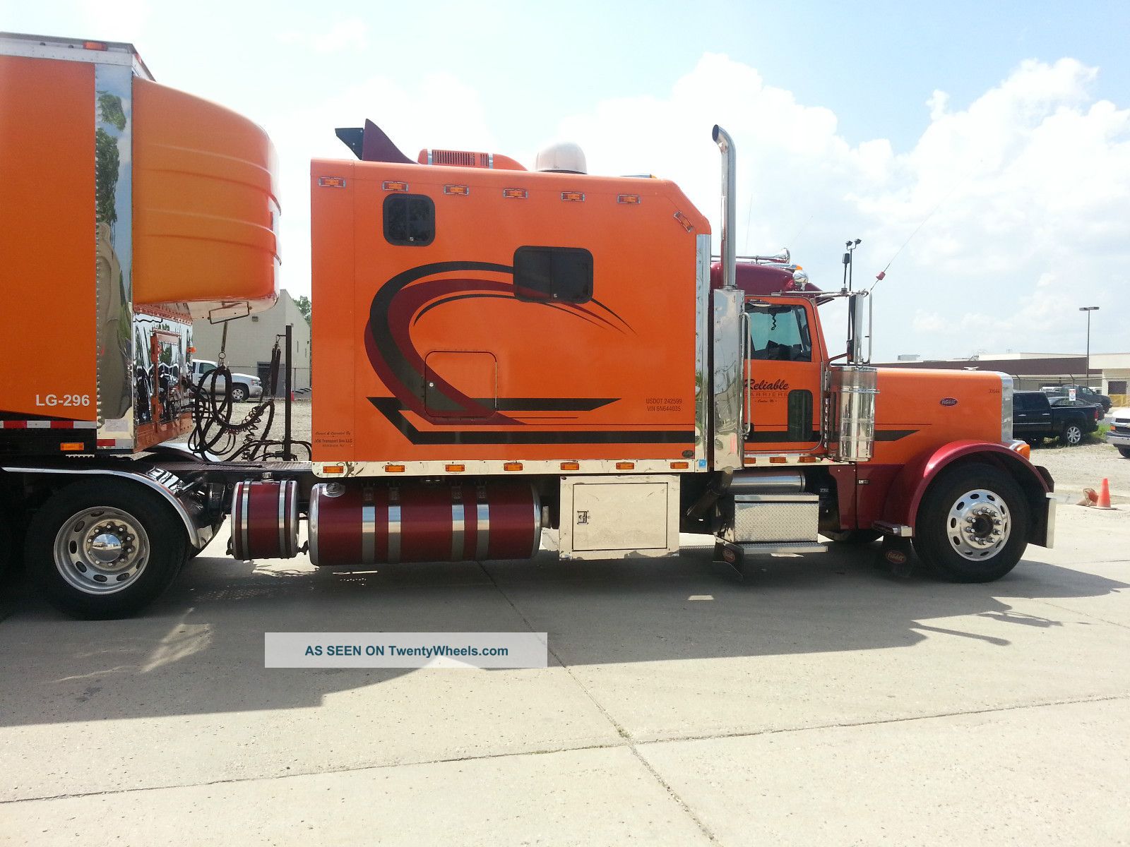 2006 Peterbilt 379 Ext Hood Sleeper Semi Trucks photo