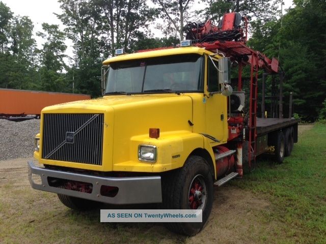 2000 Volvo Conventional Bucket / Boom Trucks photo