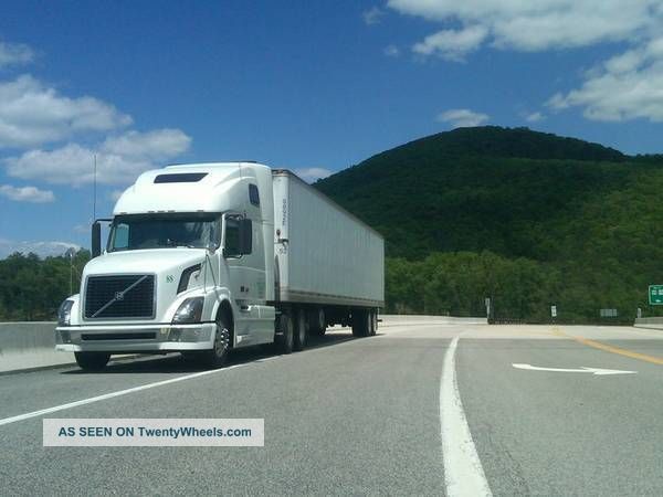 2008 Volvo Vnl 64nt670 Sleeper Semi Trucks photo