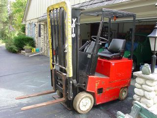 Electric Yale Forklift - 3000 Lb.  36 Volt - Operates But Needs Work photo