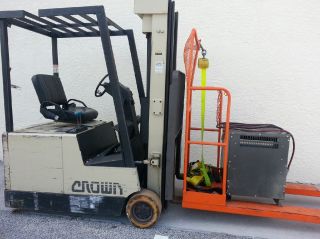 Crown Electric Fork Lift Forklift And Charger Extras Model 30sctt photo