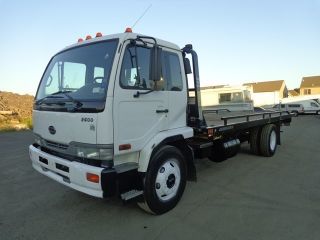 2004 Nssan Ud Ud 2600 Rollback Tow Truck photo