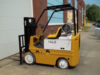 Yale Forklift Fork Lift Truck 4000 Lb photo