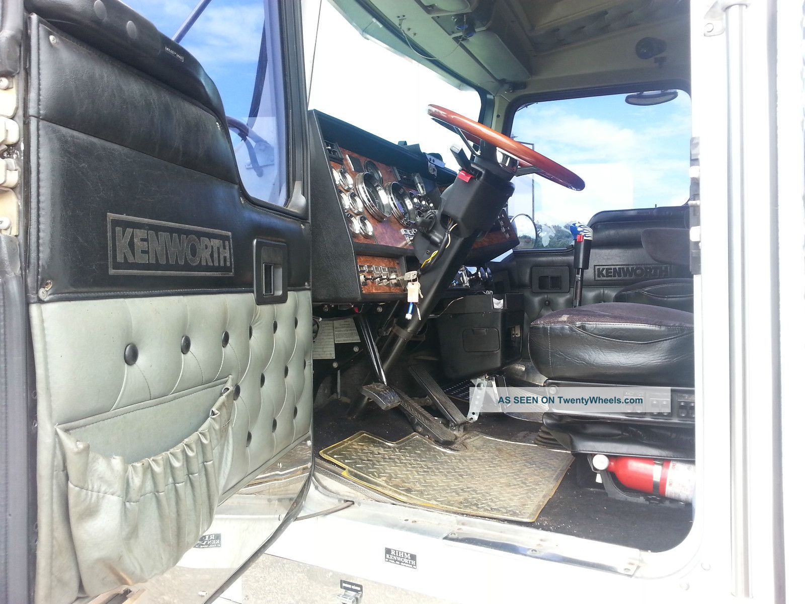 2001 Kenworth W900 Sleeper Semi Trucks photo