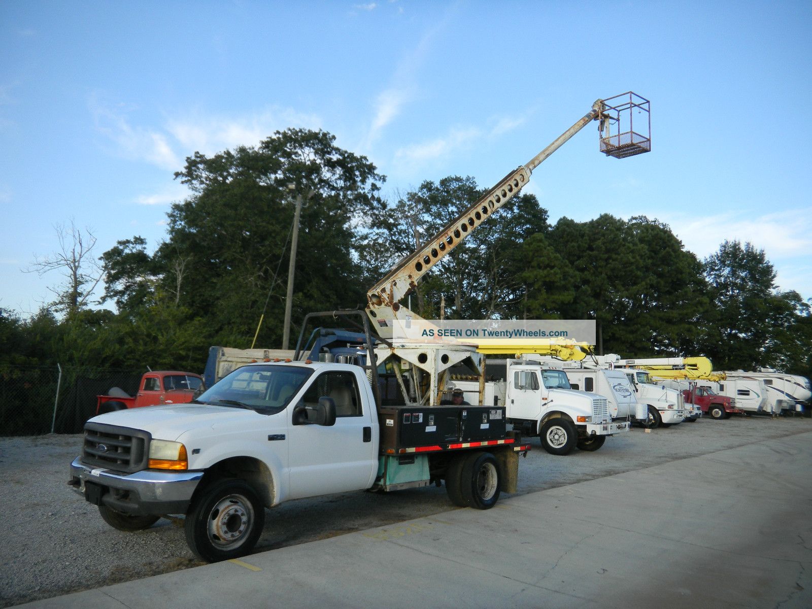 1999 Ford F450 Financing Available Bucket / Boom Trucks photo