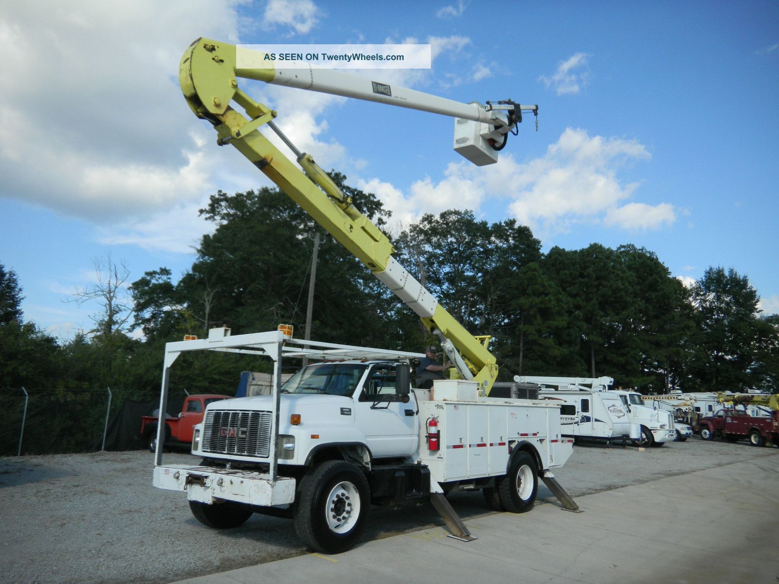 1998 Gmc 60 ' Bucket Truck C7500 Financing Available Bucket / Boom Trucks photo