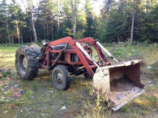 1961 Ford 800 Series 881 Tractor With Bucket photo