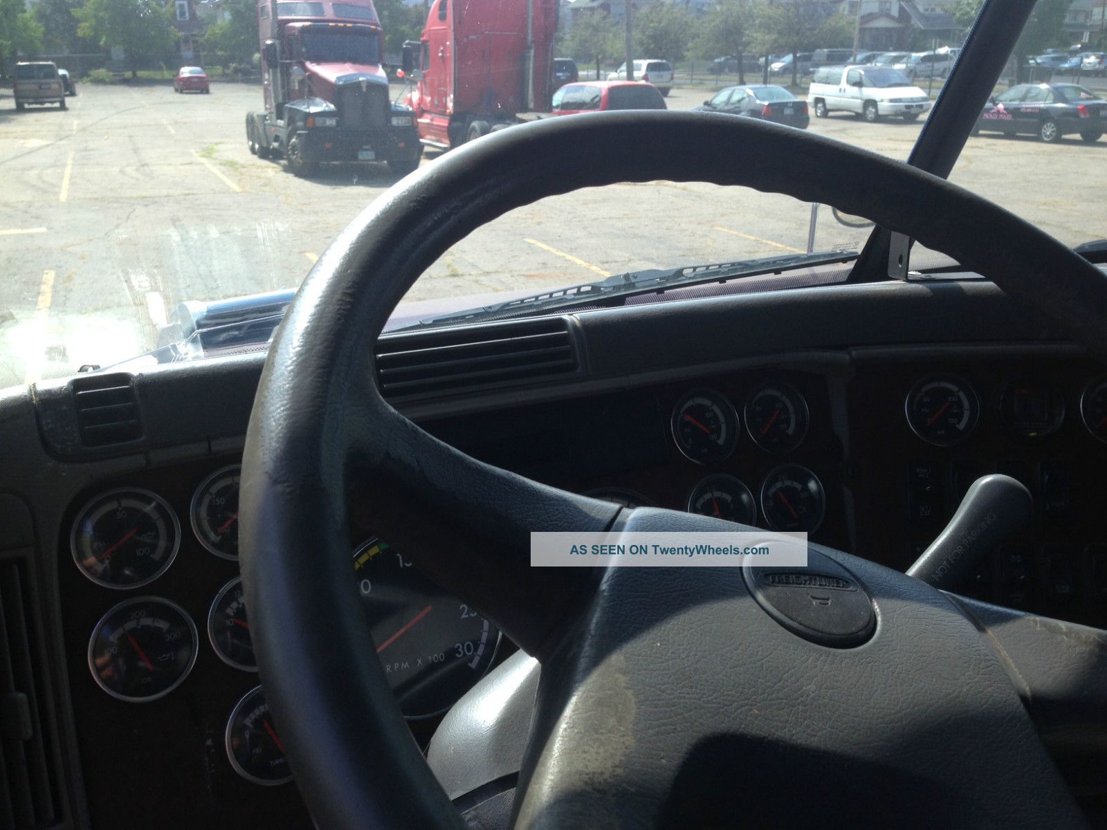 1998 Freightliner Century Sleeper Semi Trucks photo