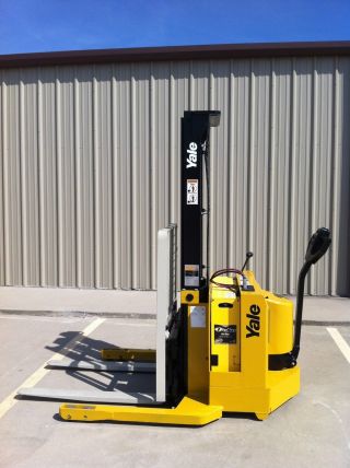2000 Yale Walkie Stacker Walk Behind Forklift Electric Battery Powered Painted photo