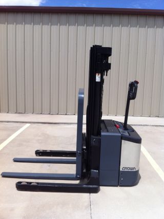 2001 Crown Walkie Stacker Walk Behind Forklift Electric Battery Powered Painted photo
