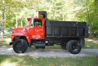 1988 Ford L8000 photo