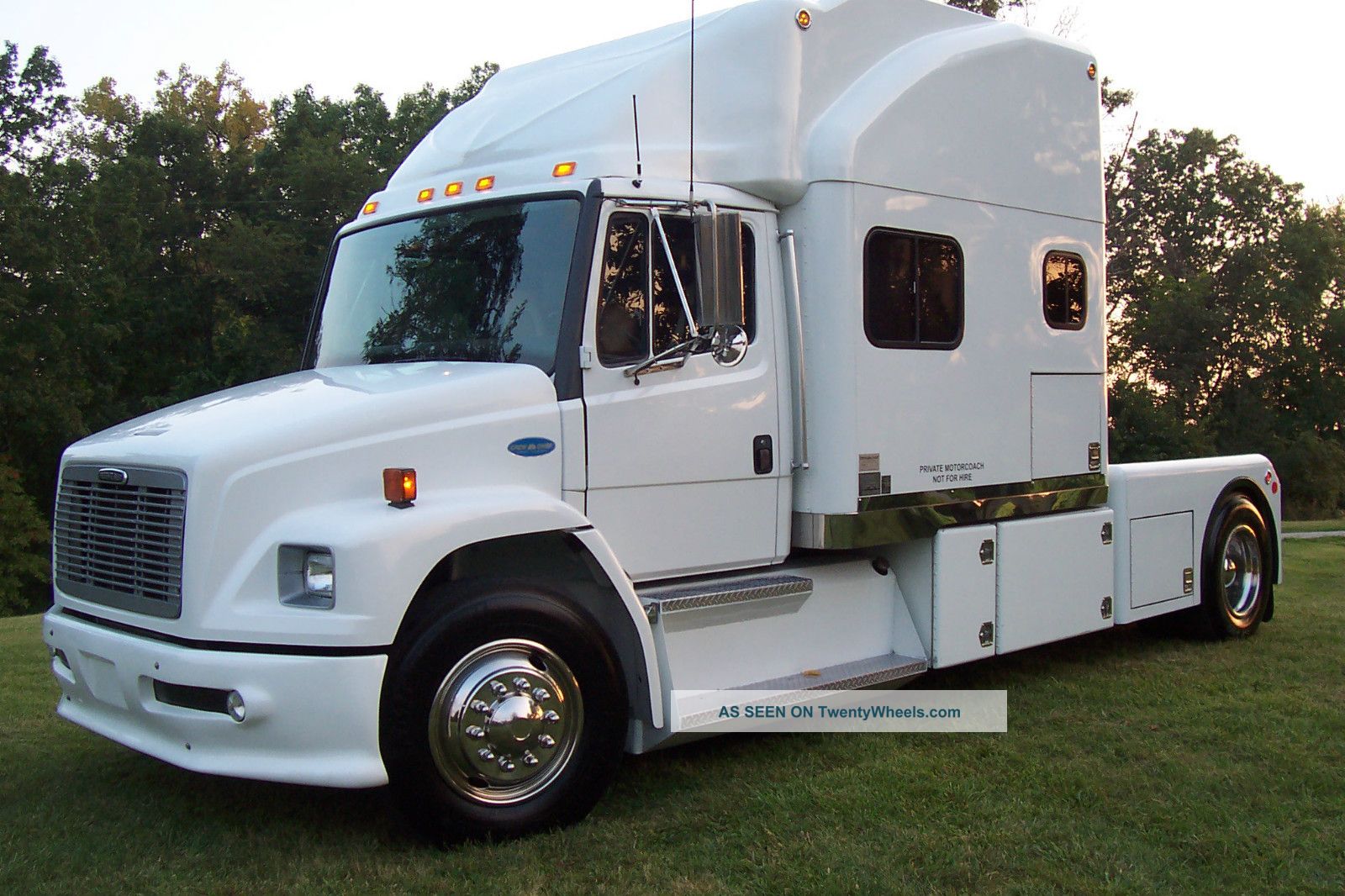2000 Freightliner Crew Chief Sleeper Semi Trucks photo