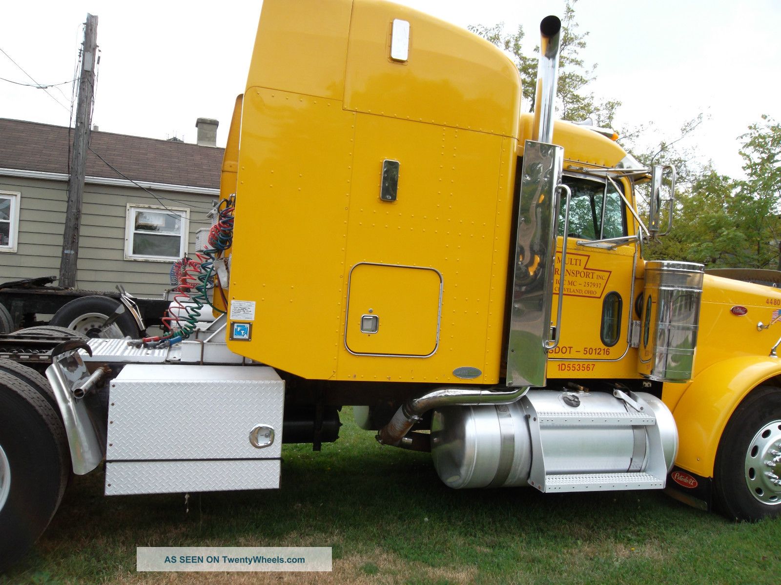 2001 Peterbilt 379 Sleeper Semi Trucks photo