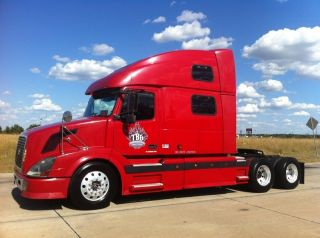 2004 Volvo Vnl64t photo