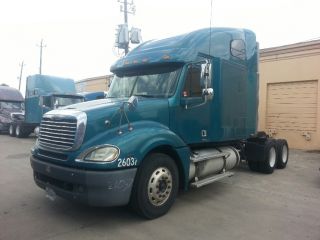 2005 Freightliner Columbia photo