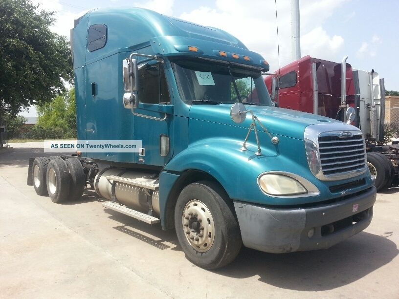 2005 Freightliner Columbia Sleeper Semi Trucks photo