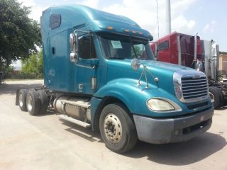 2005 Freightliner Columbia photo