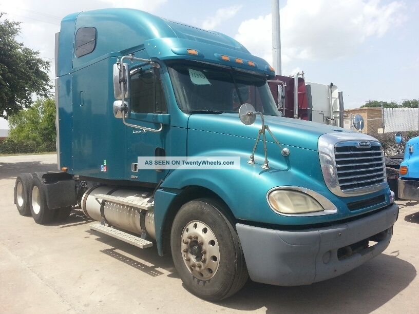 2005 Freightliner Columbia Sleeper Semi Trucks photo