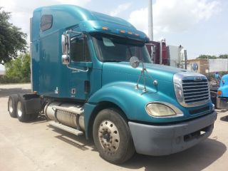 2005 Freightliner Columbia photo