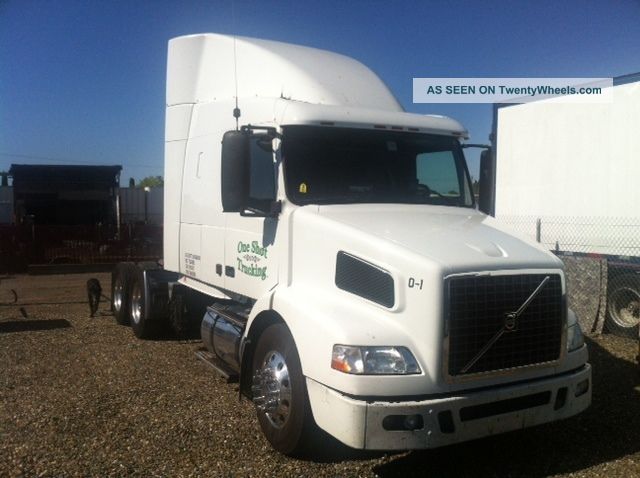 2005 Volvo 630 Sleeper Semi Trucks photo