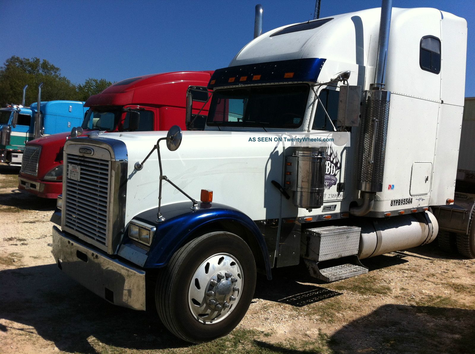 2000 Freightliner Classic Sleeper Semi Trucks photo