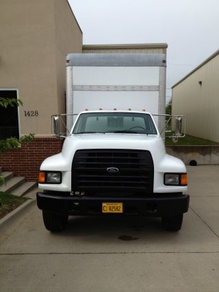 1999 Ford F80 photo