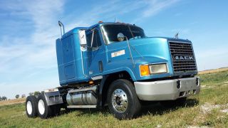 1994 Mack Ch613 photo