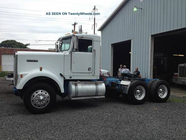 1985 Kenworth W900b Daycab Semi Trucks photo