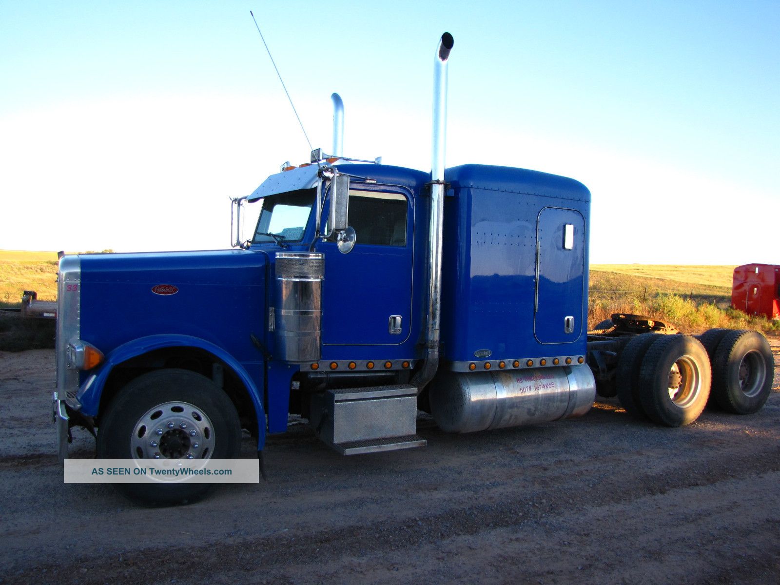 2005 Peterbilt 379 Sleeper Semi Trucks photo