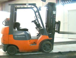 Toyota Forklift 5000 Lb 3 Stage Side Shift 2000 Model Only 6500 Hours photo