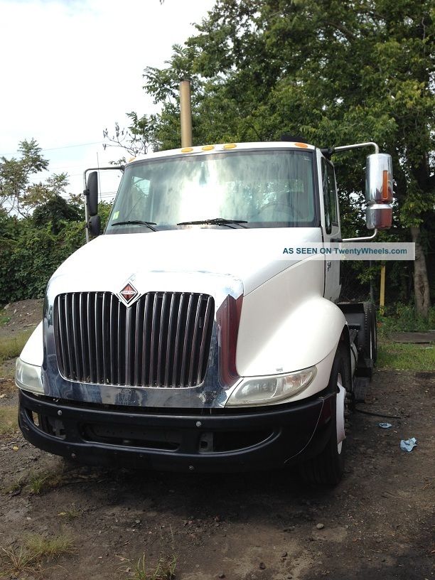 2005 International 8600 Daycab Semi Trucks photo