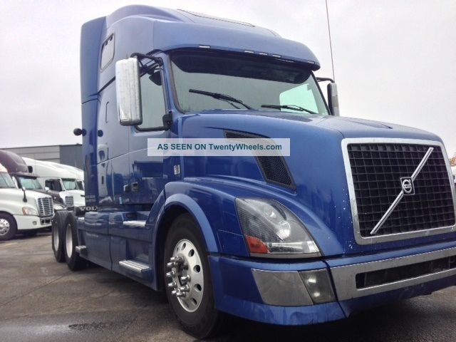 2009 Volvo Vnl670 Sleeper Semi Trucks photo