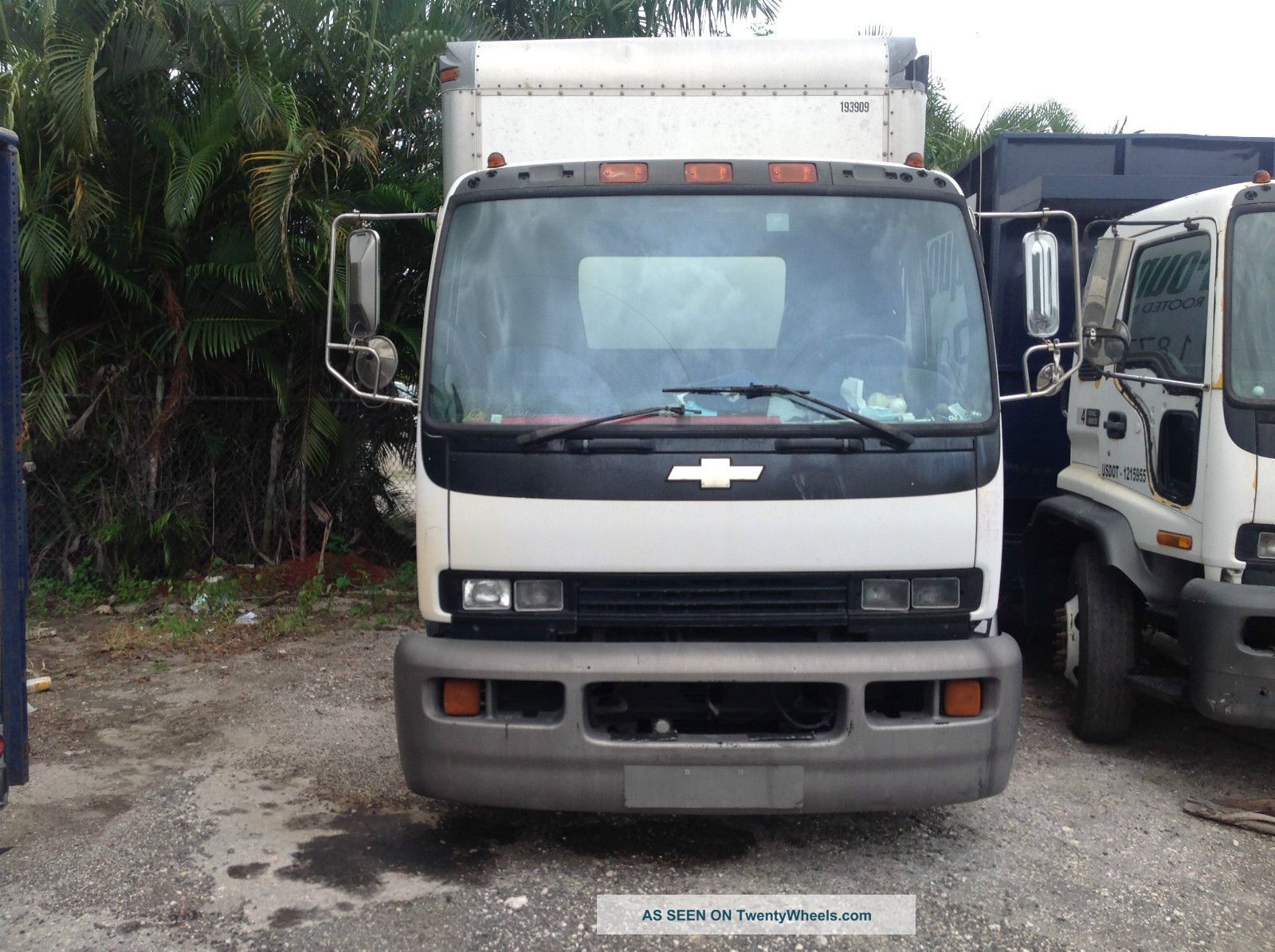 1997 Chevrolet 6500 Cab Over Box Trucks / Cube Vans photo
