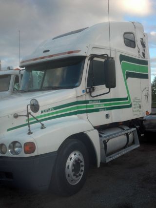 1998 Freightliner Century photo