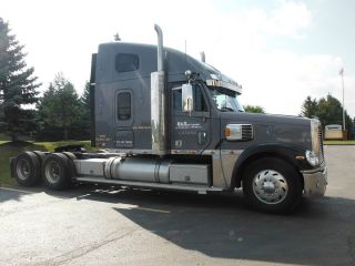 2004 Freightliner Coronado photo