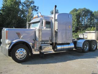 2012 Peterbilt 389 photo