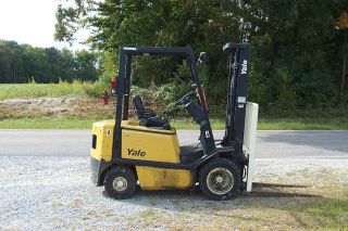 2000 Yale Forklift Gas Engine Solid Pneumatic Tire 3 Stage Mast 1520 Hrs.  3k photo