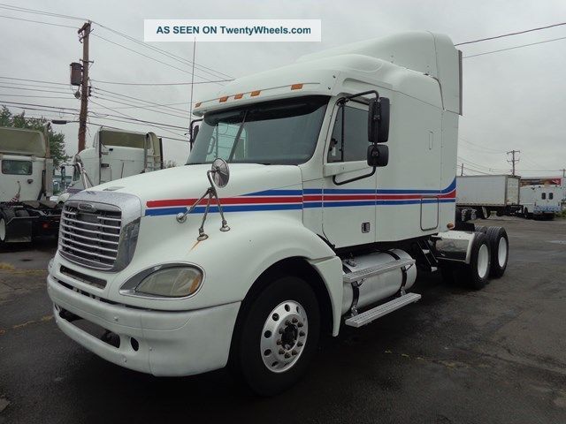 2005 Freightliner Columbia Sleeper Semi Trucks photo