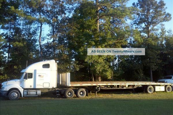 2007 Freightliner Columbia 120 Sleeper Semi Trucks photo