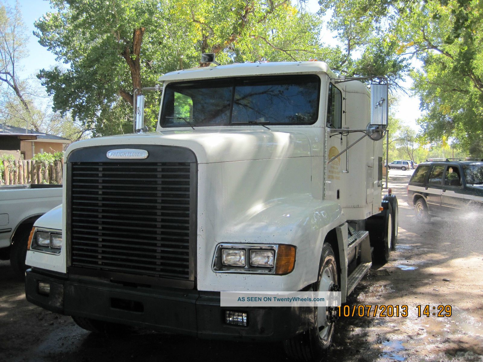 1996 Freightliner Sleeper Semi Trucks photo