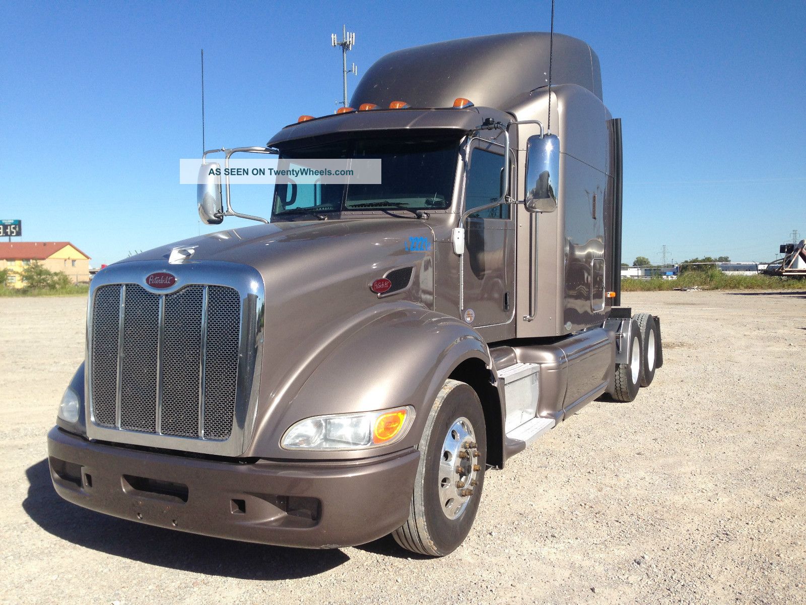 2010 Peterbilt 386 Sleeper Semi Trucks photo
