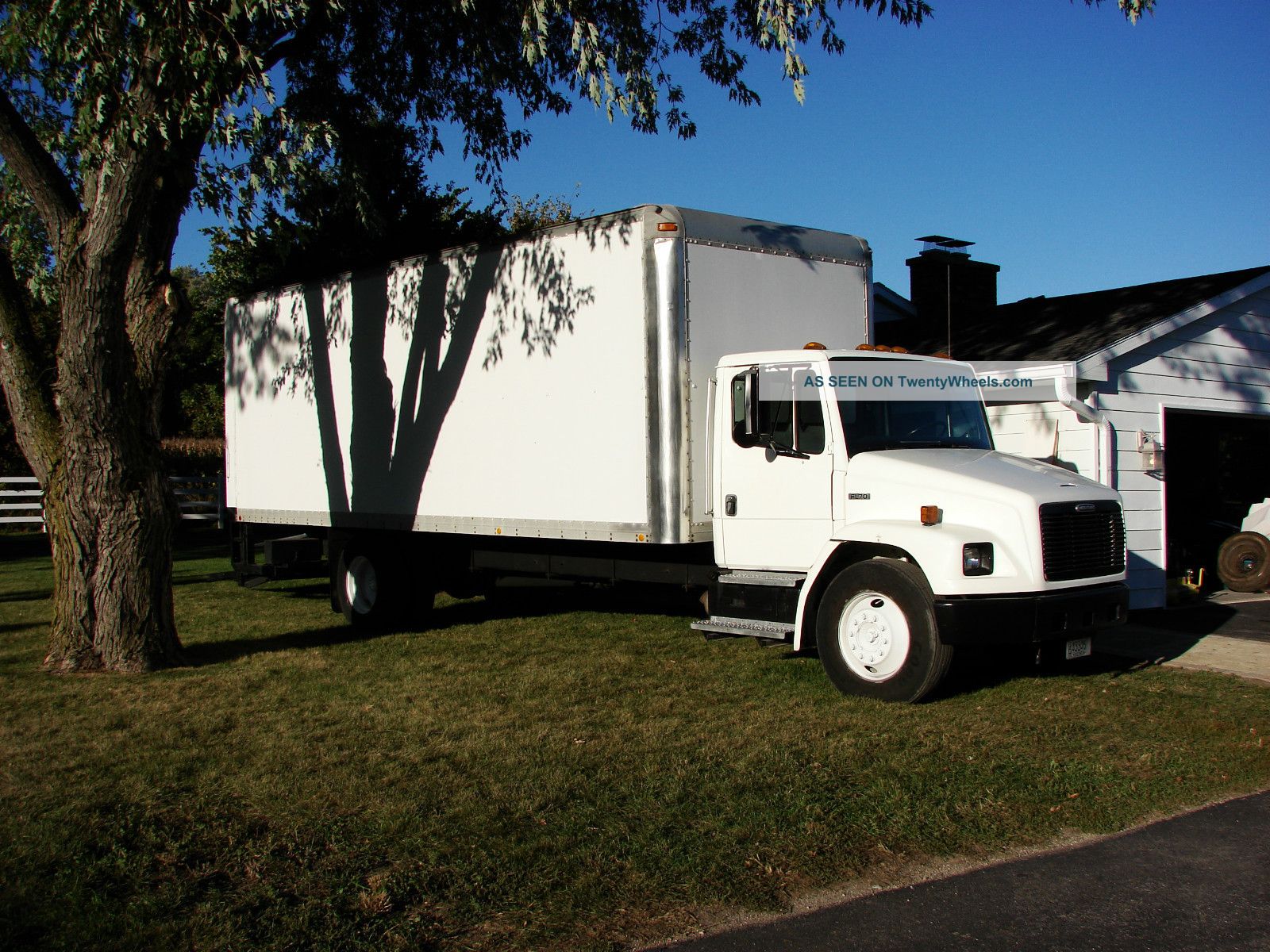 2000 Freightliner Fl70 Box Trucks / Cube Vans photo