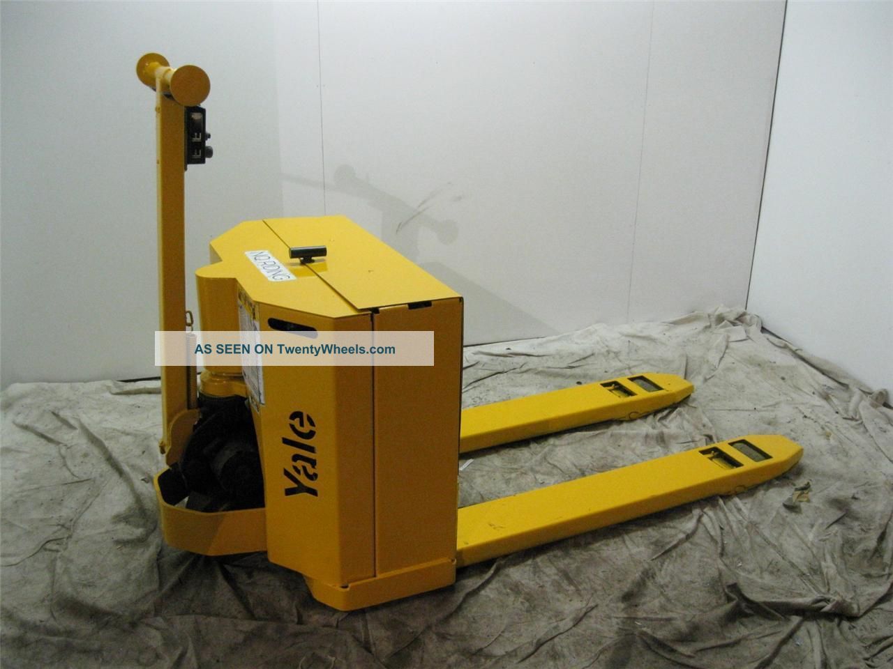 Yale 4000 Lb.  Electric Pallet Jack 24 Volt With Charger And Batteries Forklifts photo